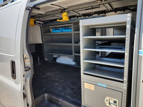 Used 2018 Chevrolet Express 2500 w/ Driver Convenience Package image 9