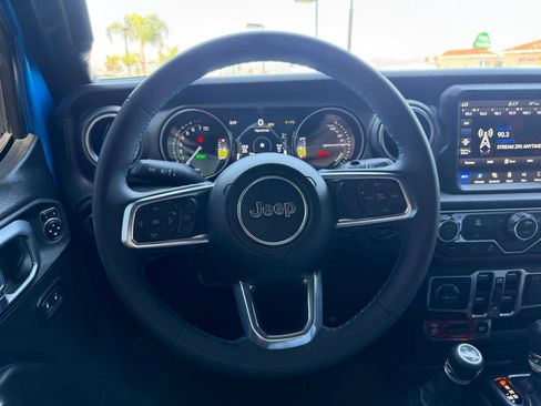 Used 2023 Jeep Wrangler Unlimited Rubicon 4xe AWD/4WD image 17