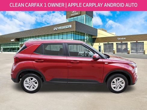 Used 2024 Hyundai Venue SE FWD image 4