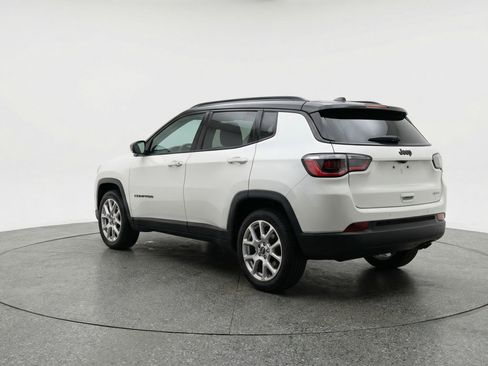 Used 2025 Jeep Compass Limited AWD/4WD image 6