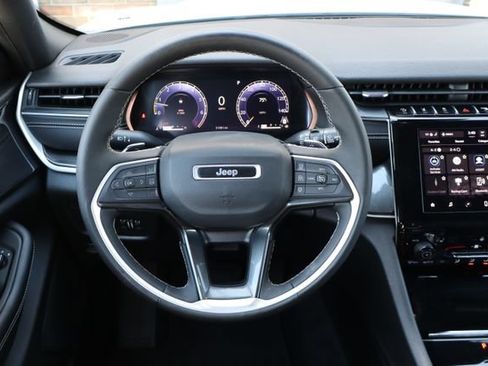 Certified 2023 Jeep Grand Cherokee Altitude AWD/4WD image 19