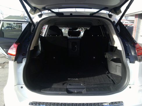 Used 2019 Nissan Rogue SV image 18