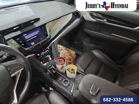 Used 2021 Cadillac XT6 Premium Luxury image 12