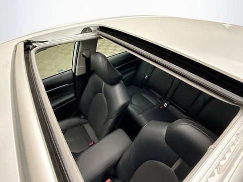 Used 2022 Toyota Camry XLE w/ Navigation Upgrade Package image 23