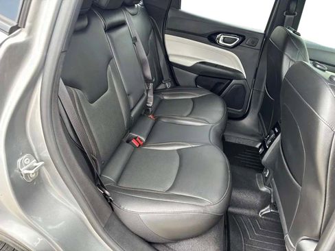 Used 2023 Jeep Compass Limited w/ Sun and Sound Group AWD/4WD image 31