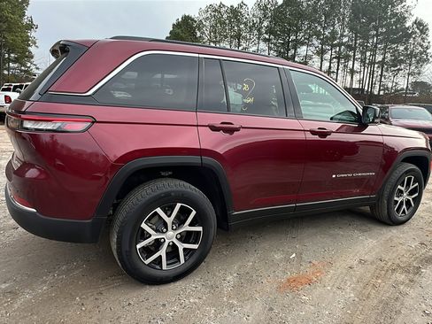 Used 2024 Jeep Grand Cherokee Limited image 8