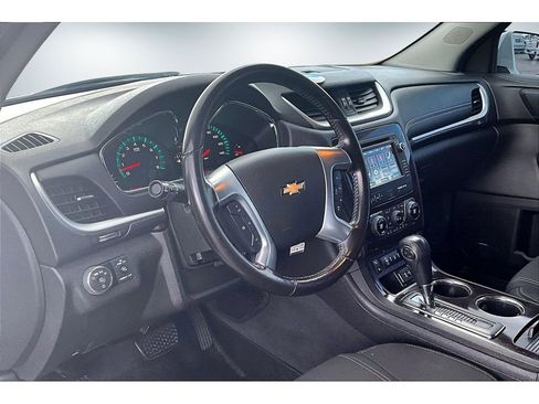 Used 2017 Chevrolet Traverse LT image 16