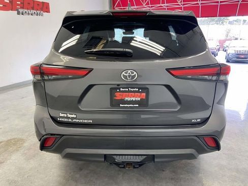Used 2022 Toyota Highlander XLE image 4