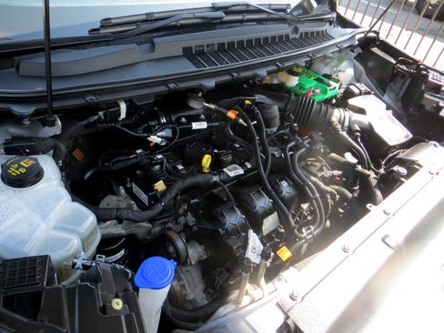 Used 2020 Ford Edge SE image 5