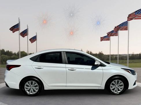 Used 2022 Hyundai Accent SE image 4