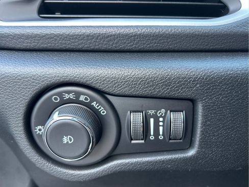New 2026 Chrysler Pacifica Select w/ S Appearance Package FWD image 13