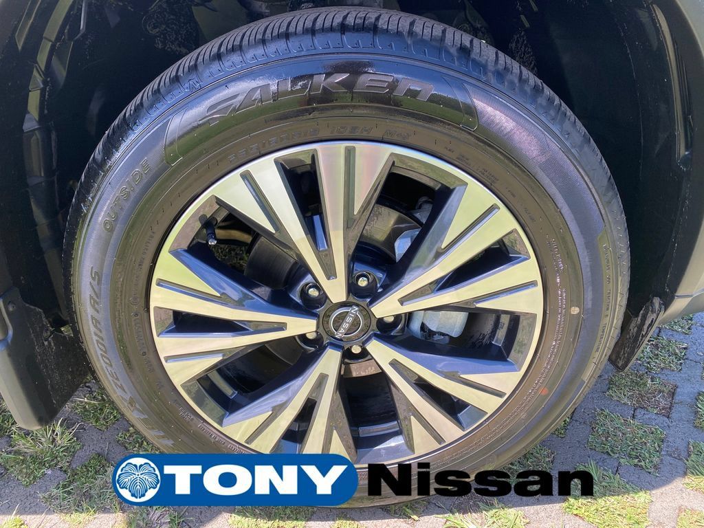 Used 2023 Nissan Rogue SV FWD image 9