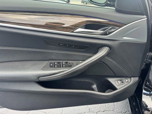 Used 2019 BMW 530e xDrive image 21