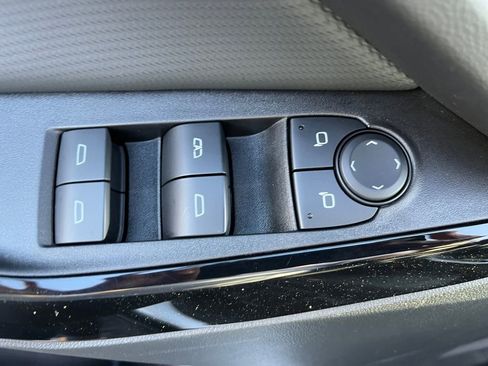 Used 2025 Chevrolet Equinox LT image 18