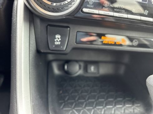 Used 2021 Toyota RAV4 XLE w/ Convenience Package image 33