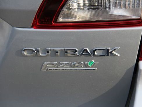 Used 2016 Subaru Outback 2.5i Limited image 9