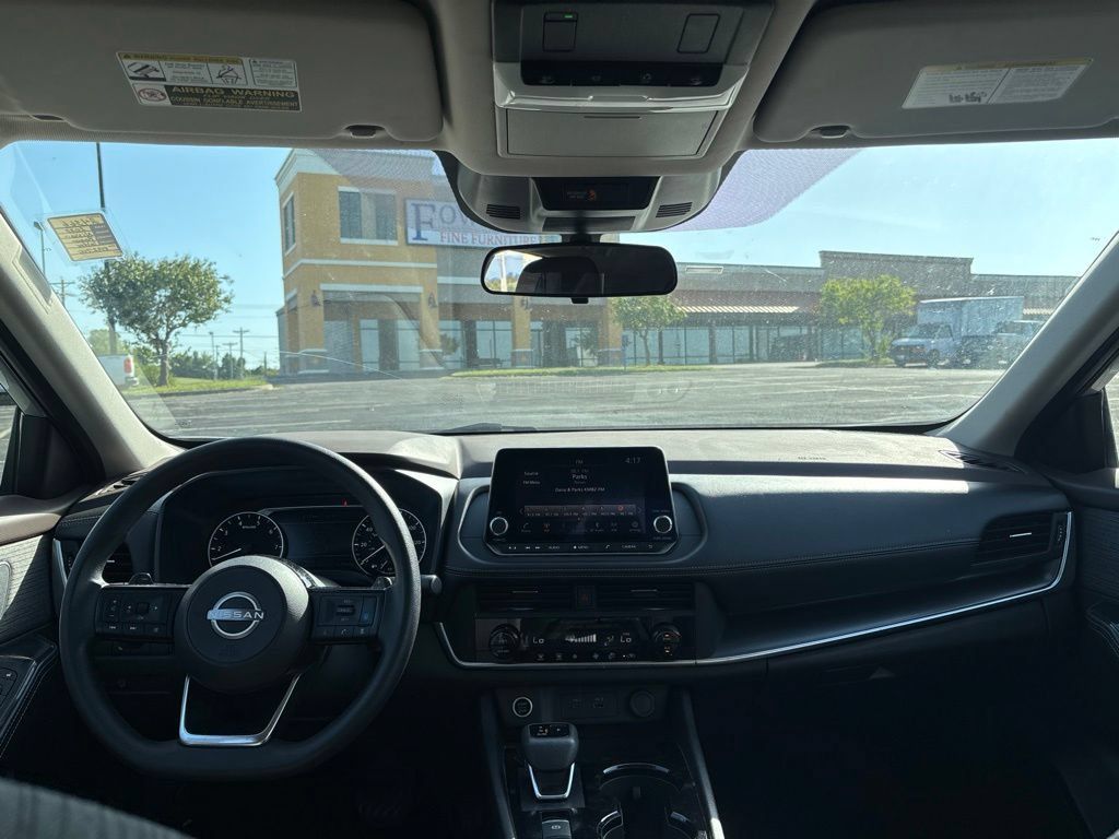 Used 2023 Nissan Rogue SV FWD image 11