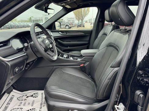 New 2025 Jeep Grand Cherokee L Altitude image 9