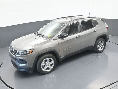 Used 2023 Jeep Compass Latitude AWD/4WD image 43