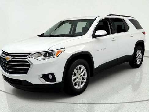 Certified 2021 Chevrolet Traverse LT FWD image 1