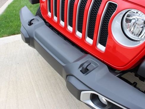 Used 2022 Jeep Wrangler Unlimited Sahara AWD/4WD image 7