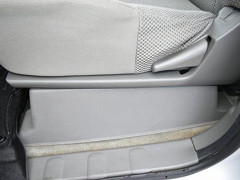 Used 2012 Nissan Frontier SV image 18