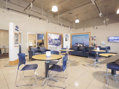 Certified 2023 Hyundai Venue SEL image 38