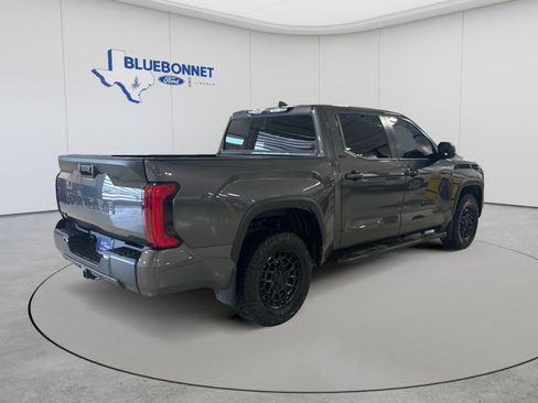 Used 2025 Toyota Tundra SR5 w/ SR5 Premium Package AWD/4WD image 5