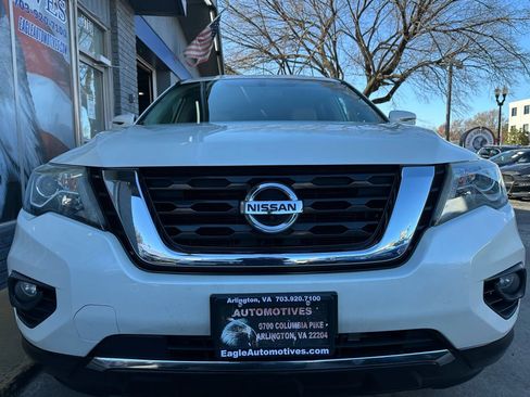 Used 2017 Nissan Pathfinder SL w/ SL Tech Package image 5