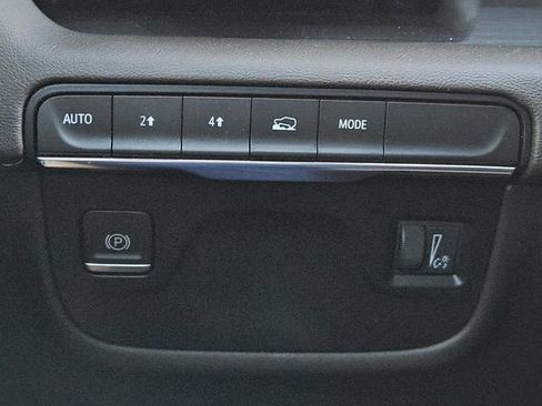 Used 2022 Cadillac Escalade Premium Luxury image 23