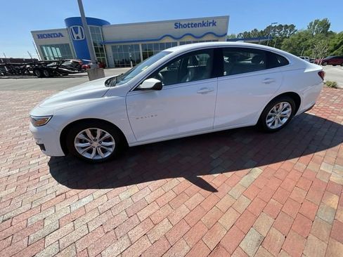 Used 2022 Chevrolet Malibu LT FWD image 28