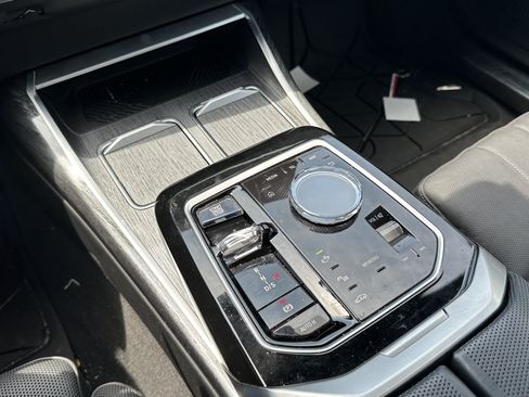 Used 2024 BMW 760i xDrive AWD/4WD image 27