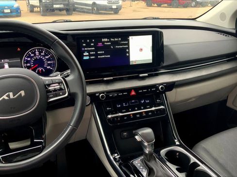 Certified 2024 Kia Carnival EX image 6