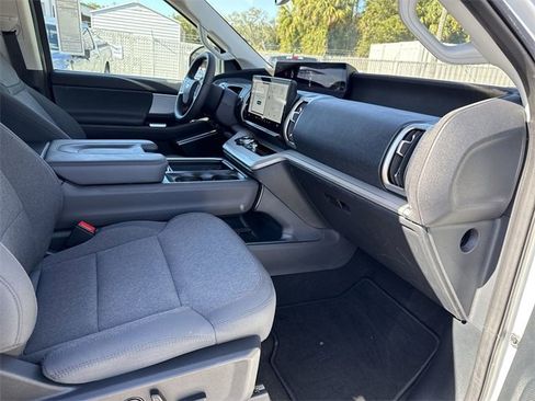 Used 2025 Ford Expedition Active image 15