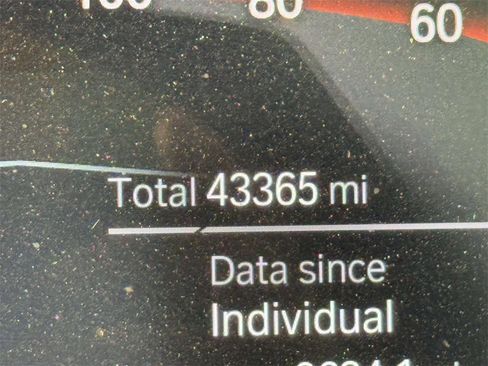 Used 2022 BMW X7 xDrive40i w/ Cold Weather Package image 2