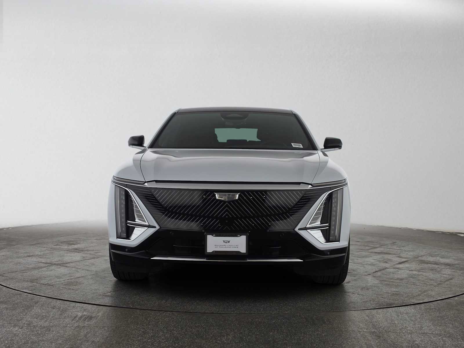 Used 2026 Cadillac Lyriq Luxury w/ LPO, Bronce Accent Package RWD image 8