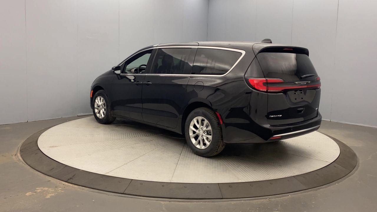 New 2027 Chrysler Pacifica Select w/ Family Tech Group AWD/4WD image 3
