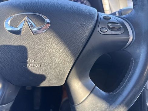 Used 2017 INFINITI Q70 L 3.7 image 24