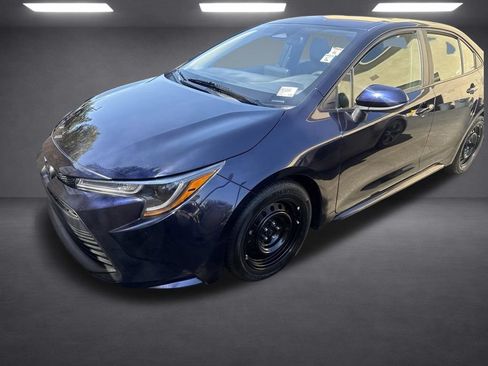 Used 2024 Toyota Corolla LE FWD image 2
