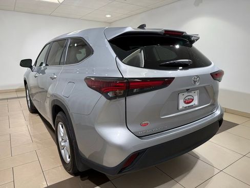 Certified 2025 Toyota Highlander LE AWD/4WD image 3