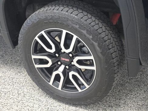 Used 2025 GMC Sierra 1500 AT4 w/ AT4 Premium Package AWD/4WD image 14