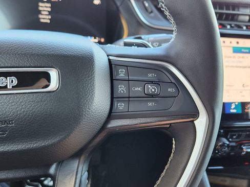 Used 2024 Jeep Grand Cherokee Limited image 18