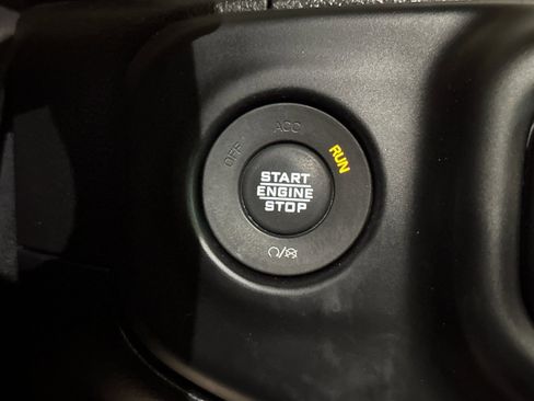 Certified 2020 Jeep Wrangler Unlimited Sahara w/ Safety Group image 21