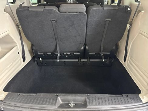 Used 2019 Dodge Grand Caravan SE FWD image 16