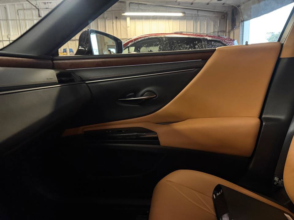 Used 2025 Lexus ES 300h w/ Technology Package FWD image 35