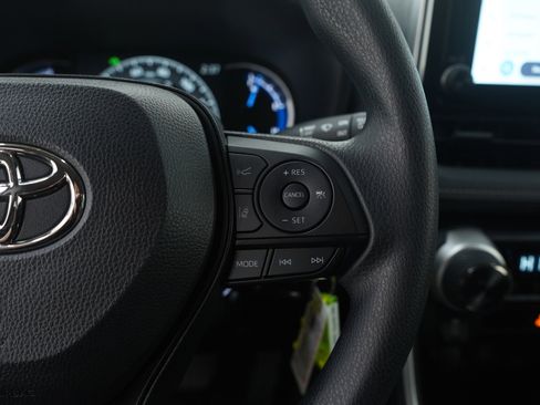 Used 2025 Toyota RAV4 LE image 25