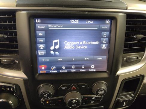 Used 2020 RAM 1500 Classic SLT w/ Luxury Group image 25