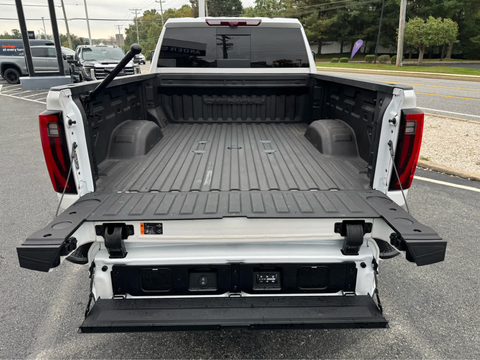 Used 2024 GMC Sierra 2500 Denali Ultimate w/ Max Trailering Package AWD/4WD image 6