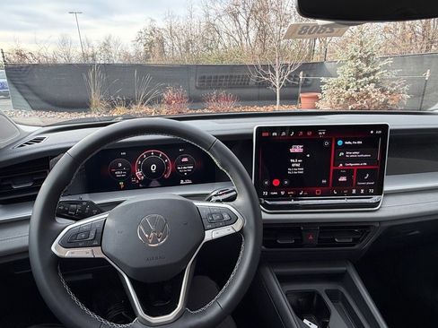 New 2026 Volkswagen Tiguan SE FWD image 25