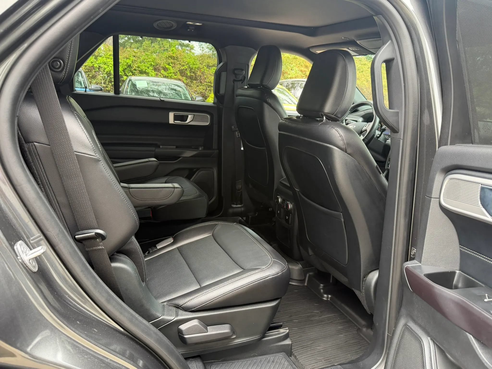 Used 2020 Ford Explorer Limited w/ Class III Trailer Tow Package AWD/4WD image 14